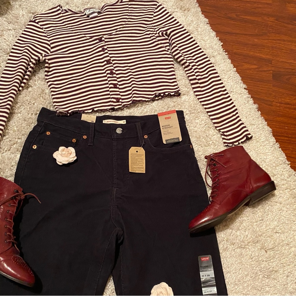🍁 NWT Levi’s Corduroy High Rise Wedgie Straight Leg Ankle Cropped Pants